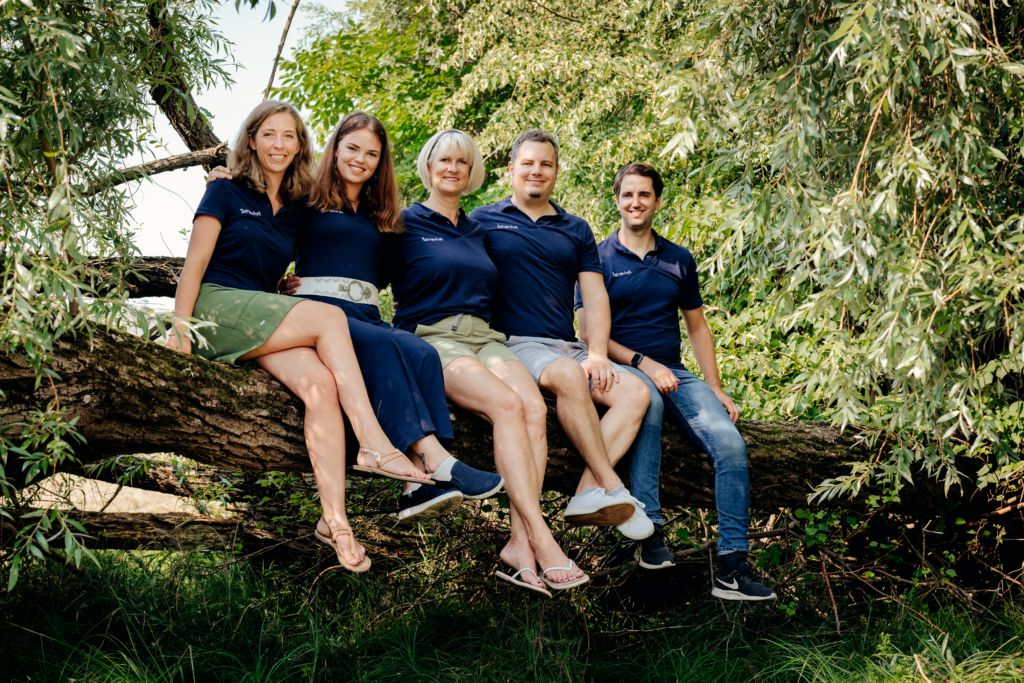 Das fünfköpfige Team hinter Aniveri erzählt unsere Geschichte.